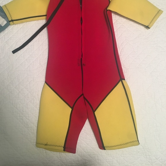 Child’s O’Brien Wet suit - Picture 2 of 3